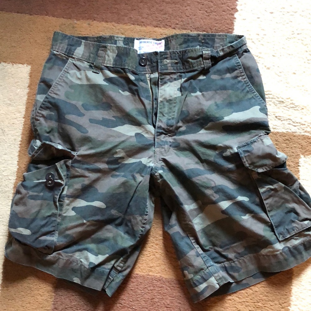 Really nice Cargo shorts size 32